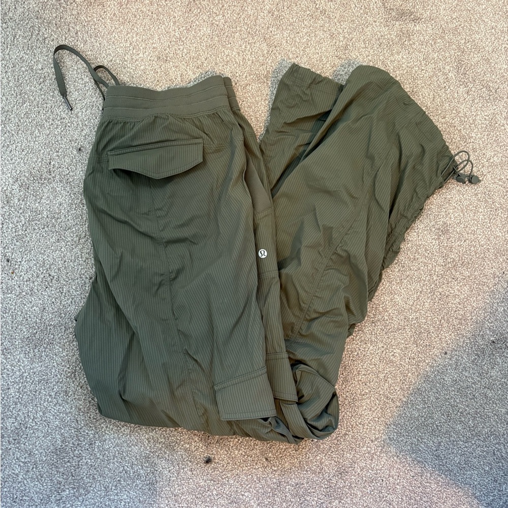 Lululemon Dance Studio Relaxed-Fit Mid-Rise Cargo Pant Size M Army Green